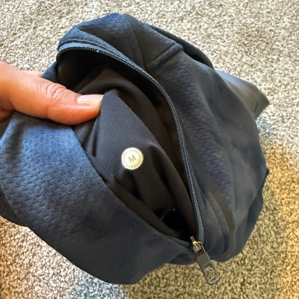 Lululemon Jogger Tech Pant - Picture 6 of 6